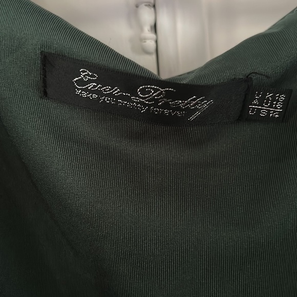 Beautiful Green Dress - Picture 3 of 3